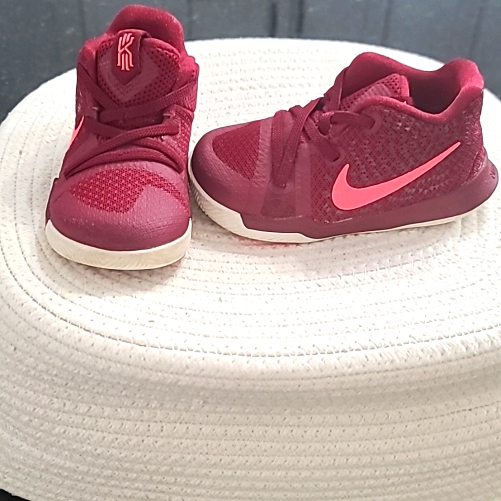 Nike Kyrie boys sz 7c